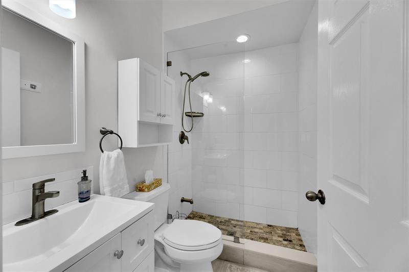 Image 22 of 61 For 2633 3rd Ave