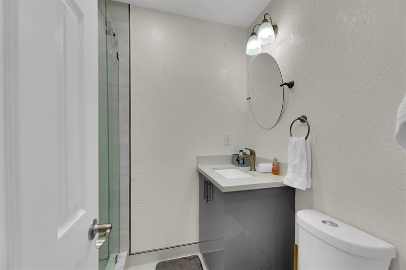 Image 49 of 61 For 2633 3rd Ave