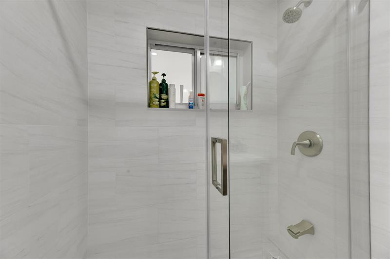 Image 51 of 61 For 2633 3rd Ave