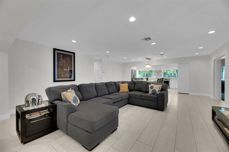 Image 6 of 61 For 2633 3rd Ave