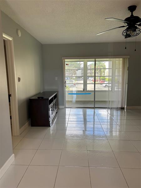 Image 6 of 15 For 31 Abbey Ln  207