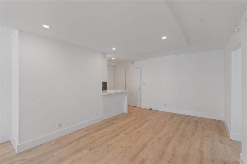 Image 17 of 47 For 3221 Ocean Blvd  806
