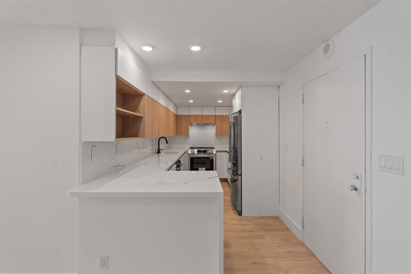 Image 18 of 47 For 3221 Ocean Blvd  806