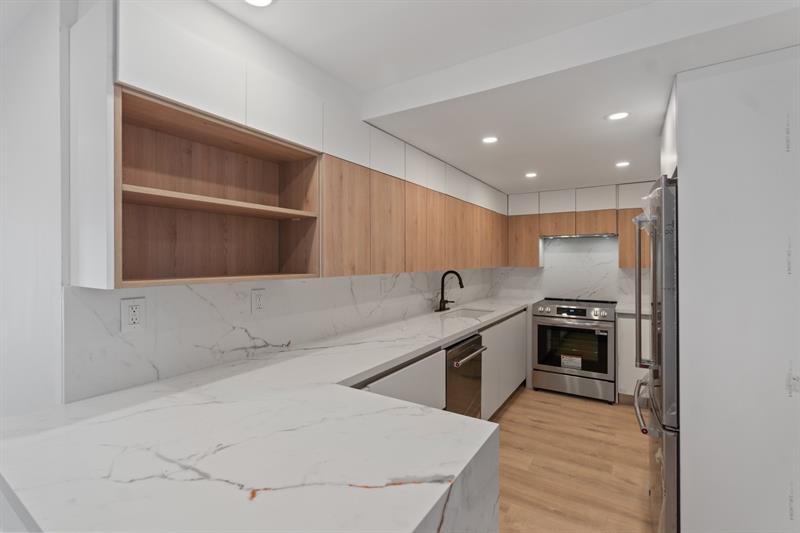 Image 19 of 47 For 3221 Ocean Blvd  806