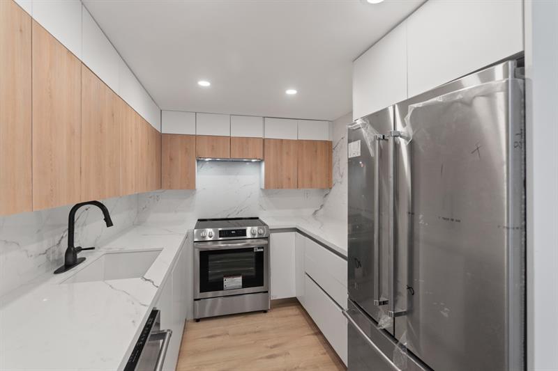Image 20 of 47 For 3221 Ocean Blvd  806