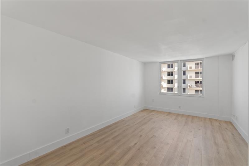 Image 36 of 47 For 3221 Ocean Blvd  806