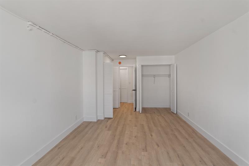 Image 39 of 47 For 3221 Ocean Blvd  806