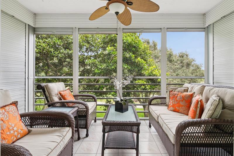 Image 14 of 15 For 3900 Oaks Clubhouse Dr  409