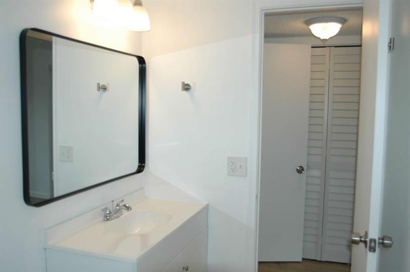 Image 11 of 18 For 7720 Camino Real  E108