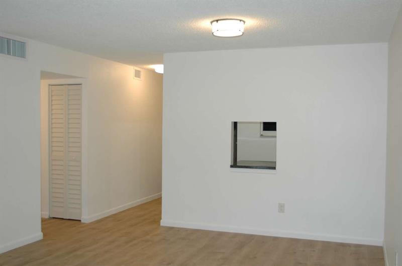 Image 4 of 18 For 7720 Camino Real  E108