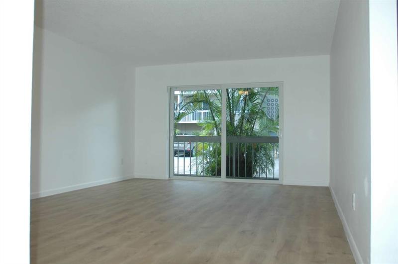 Image 5 of 18 For 7720 Camino Real  E108