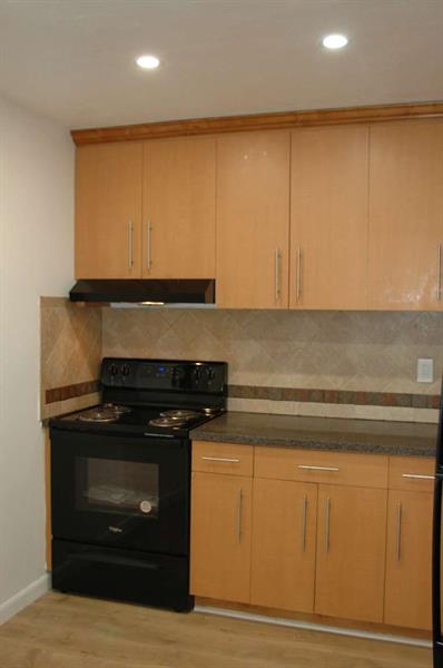 Image 6 of 18 For 7720 Camino Real  E108