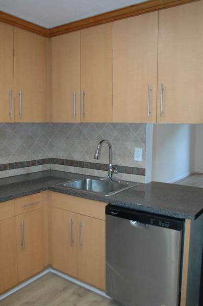 Image 7 of 18 For 7720 Camino Real  E108