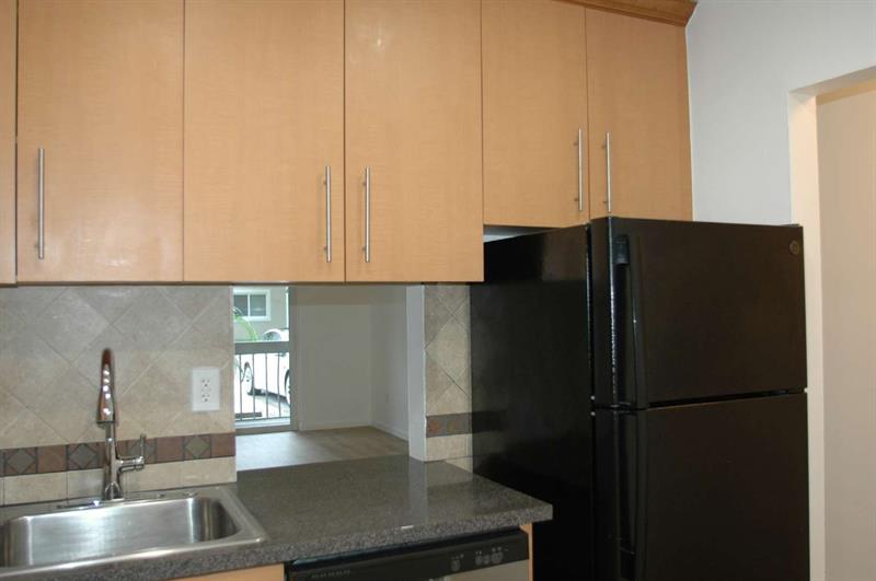 Image 8 of 18 For 7720 Camino Real  E108