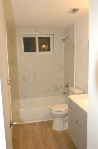 Image 9 of 18 For 7720 Camino Real  E108