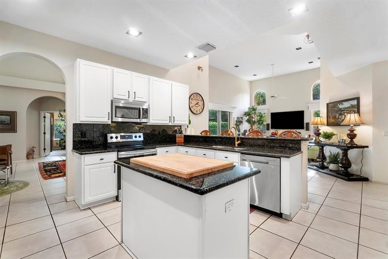 Image 15 of 37 For 15395 Whispering Willow Dr
