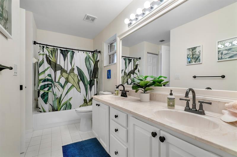 Image 19 of 37 For 15395 Whispering Willow Dr