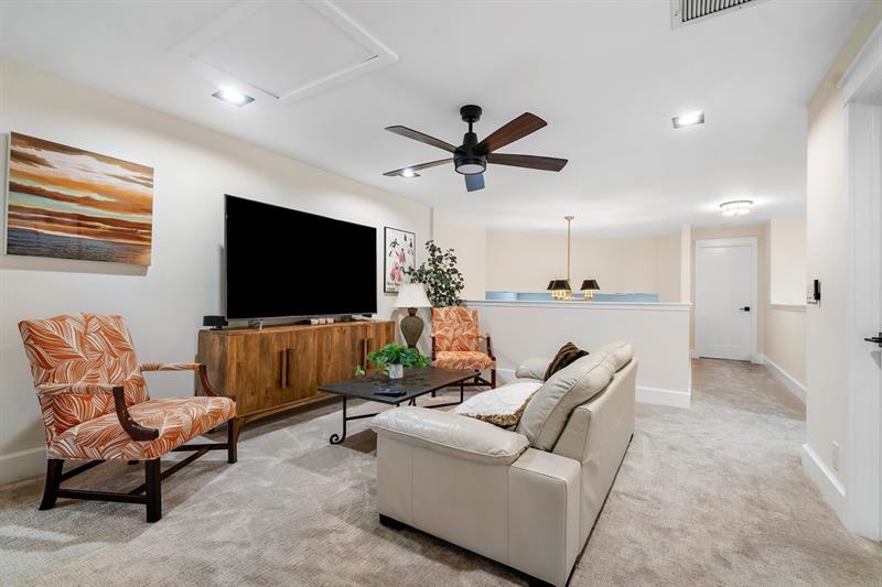 Image 22 of 37 For 15395 Whispering Willow Dr