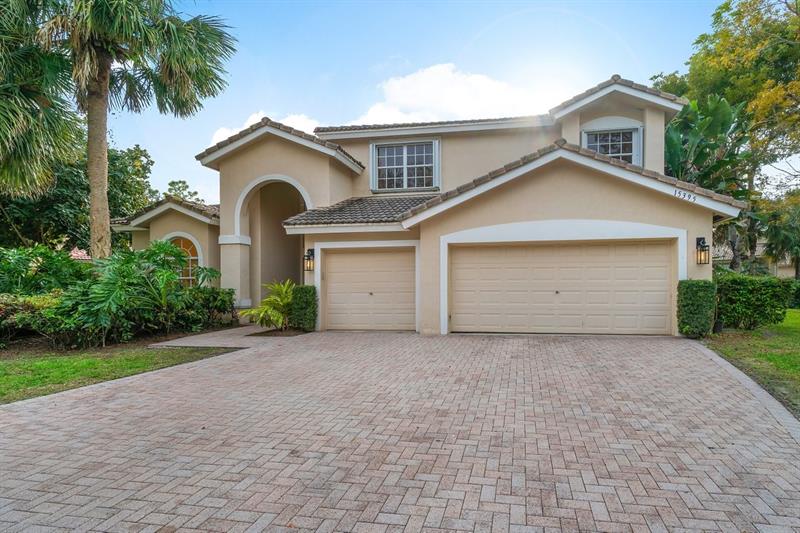 Image 4 of 37 For 15395 Whispering Willow Dr