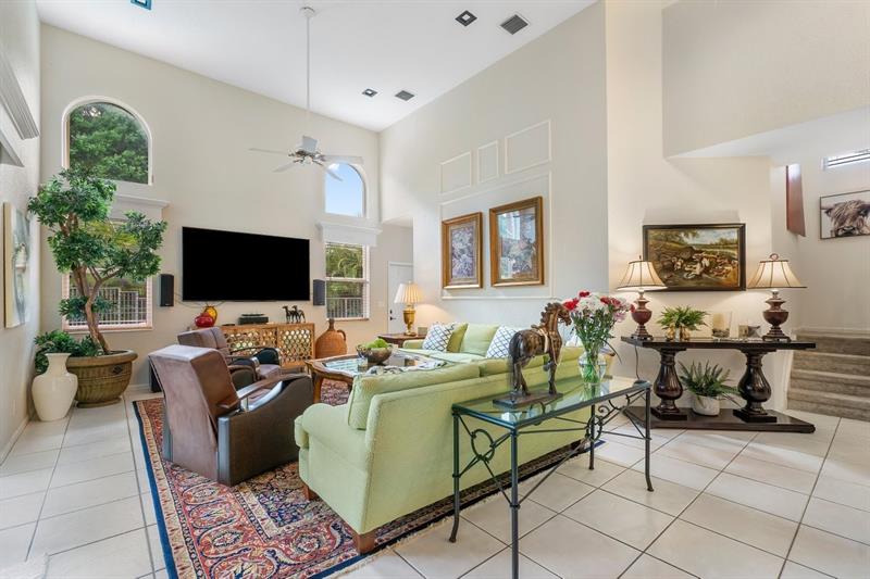 Image 9 of 37 For 15395 Whispering Willow Dr
