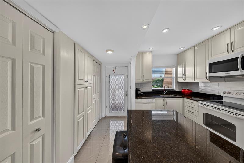 Image 10 of 42 For 2781 Pine Island Rd  312