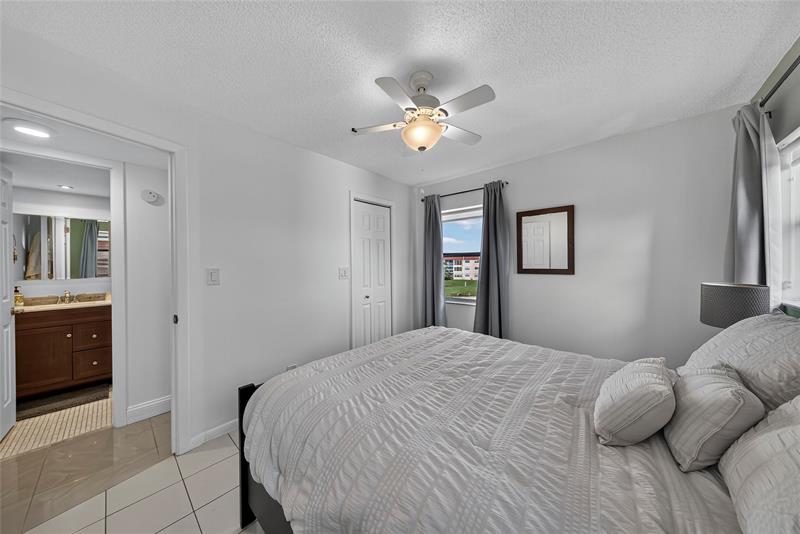 Image 33 of 42 For 2781 Pine Island Rd  312