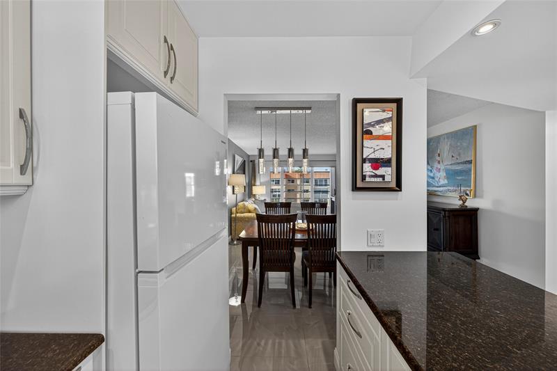 Image 5 of 42 For 2781 Pine Island Rd  312