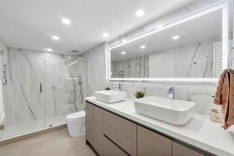Image 21 of 68 For 2000 Ocean Dr  610
