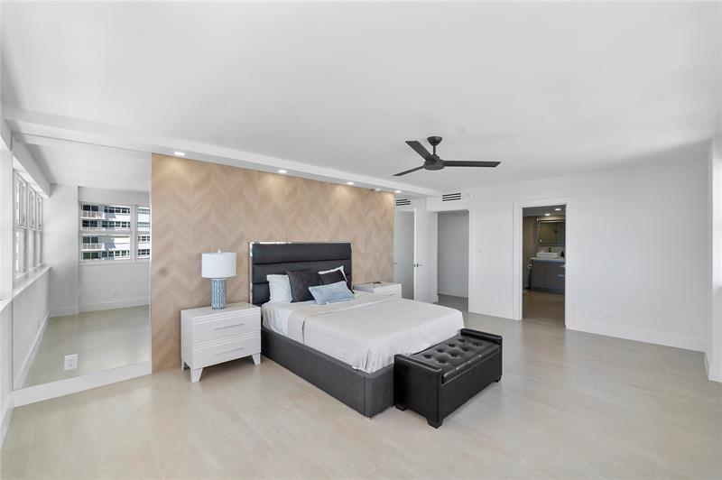 Image 26 of 68 For 2000 Ocean Dr  610