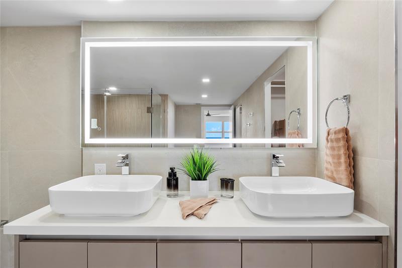 Image 30 of 68 For 2000 Ocean Dr  610