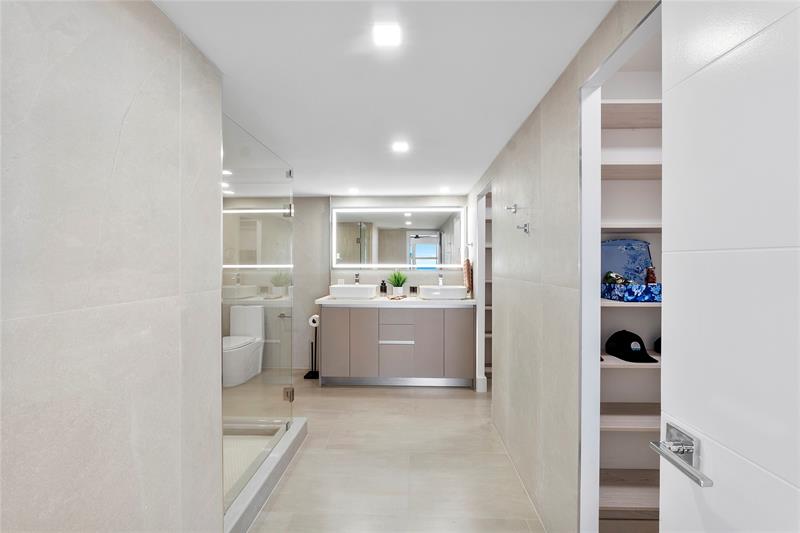 Image 32 of 68 For 2000 Ocean Dr  610