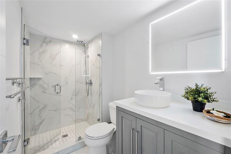 Image 37 of 68 For 2000 Ocean Dr  610