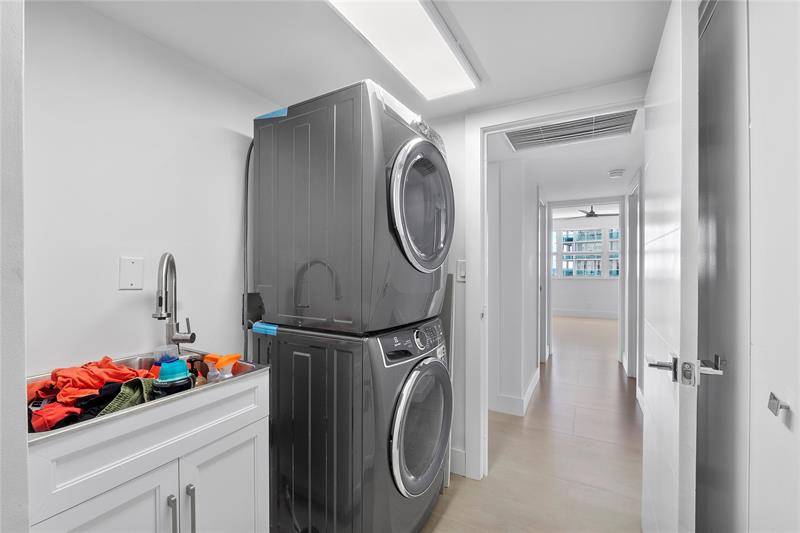 Image 41 of 68 For 2000 Ocean Dr  610