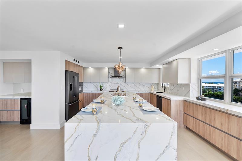 Image 7 of 68 For 2000 Ocean Dr  610