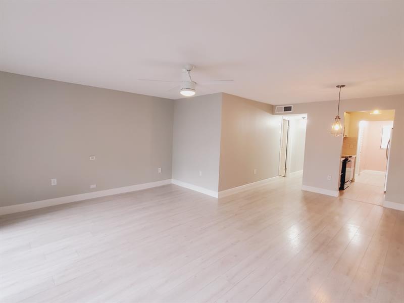 Image 9 of 27 For 1021 Mockingbird Ln  406