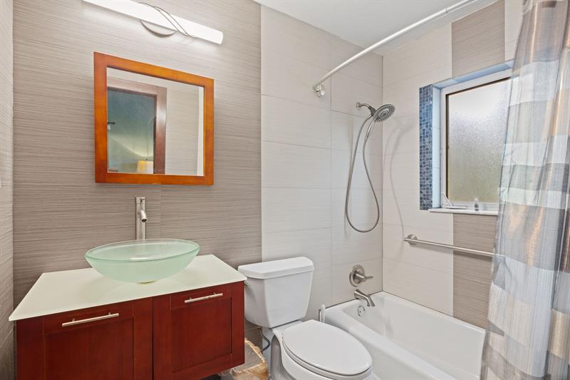 Image 12 of 31 For 11705 11th Ave
