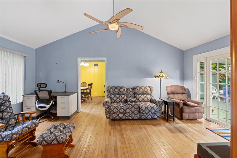Image 6 of 31 For 11705 11th Ave