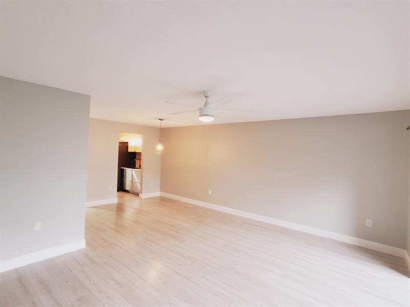 Image 10 of 27 For 1021 Mockingbird Ln  406