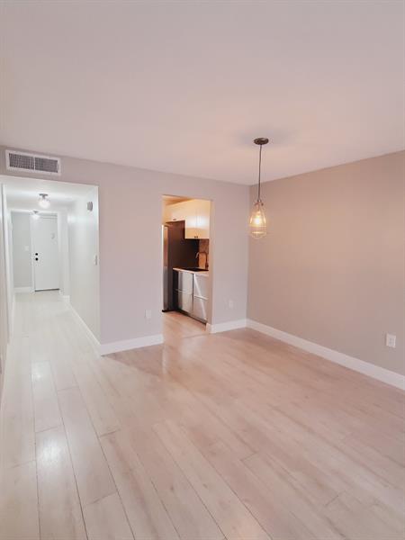 Image 11 of 27 For 1021 Mockingbird Ln  406