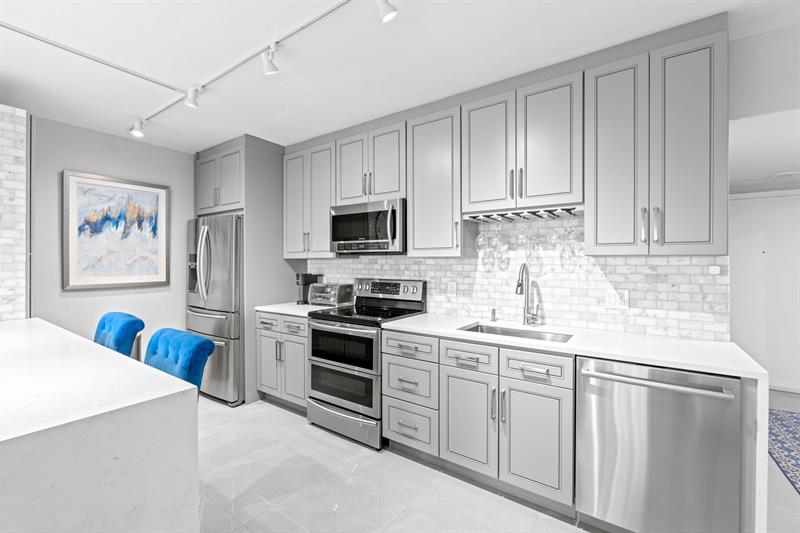 Image 10 of 66 For 3850 Galt Ocean Dr  1808
