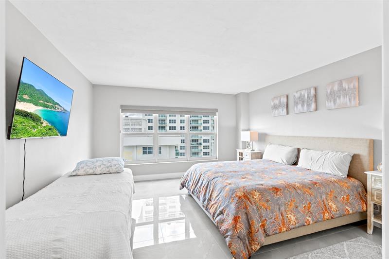 Image 14 of 66 For 3850 Galt Ocean Dr  1808