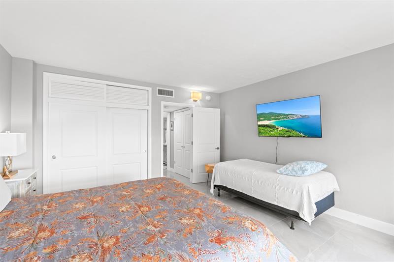Image 15 of 66 For 3850 Galt Ocean Dr  1808