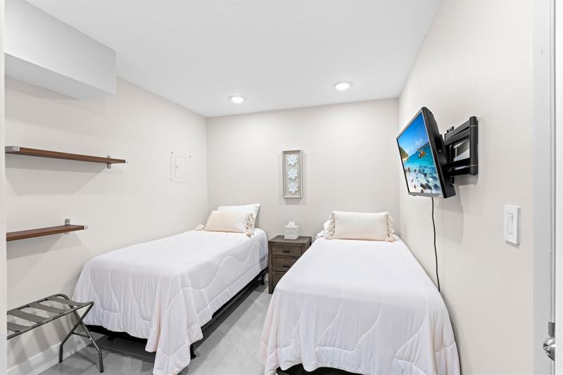 Image 18 of 66 For 3850 Galt Ocean Dr  1808