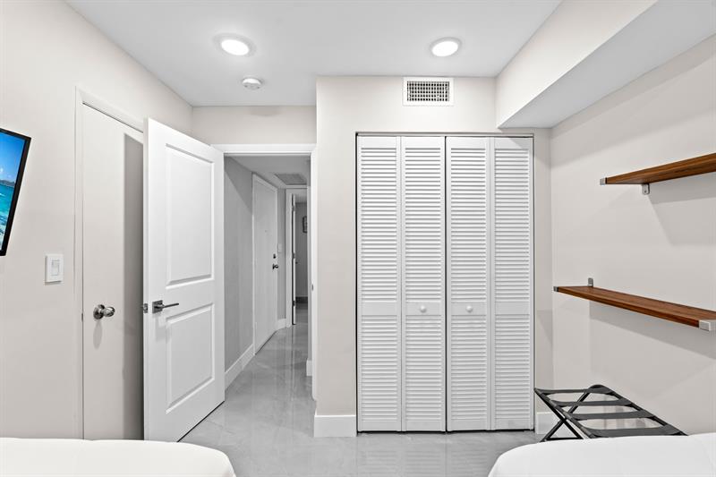 Image 19 of 66 For 3850 Galt Ocean Dr  1808