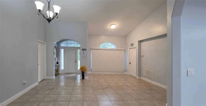 Image 7 of 37 For 1901 Venice Ave N