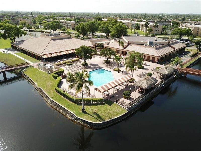Image 18 of 35 For 9481 Sunrise Lakes Blvd  310