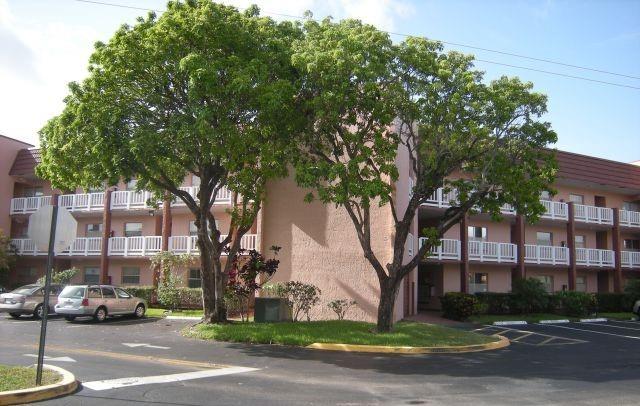 Image 4 of 35 For 9481 Sunrise Lakes Blvd  310