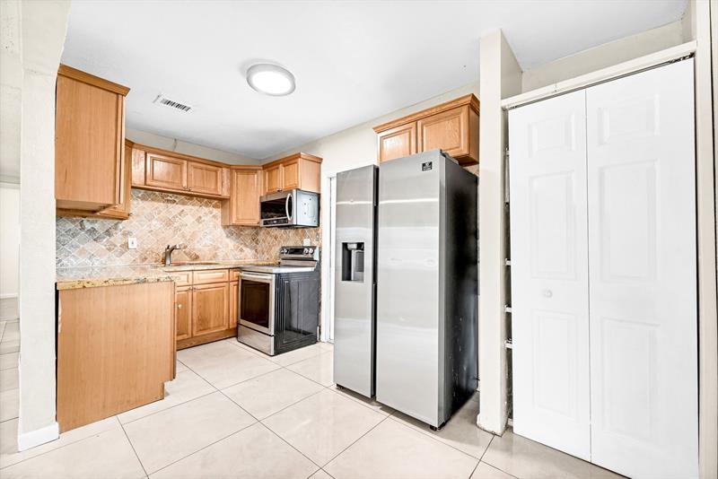 Image 17 of 47 For 15710 19th Ave
