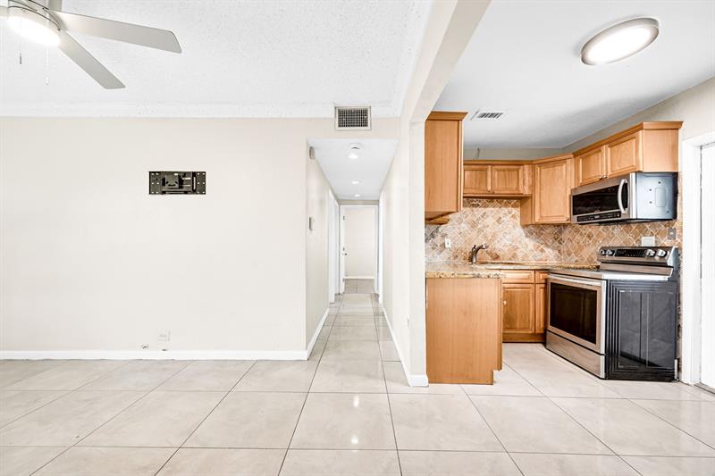 Image 21 of 47 For 15710 19th Ave