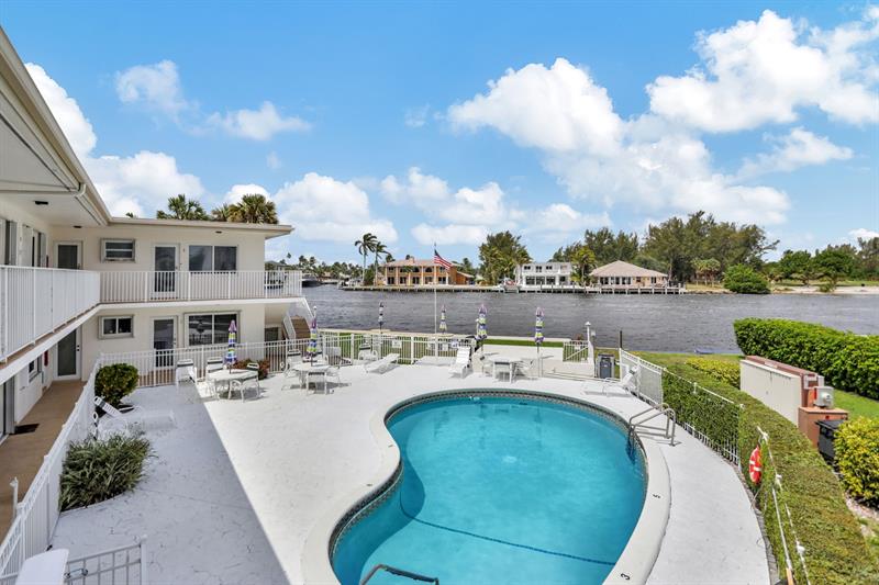 Image 15 of 15 For 999 Riverside Dr  3